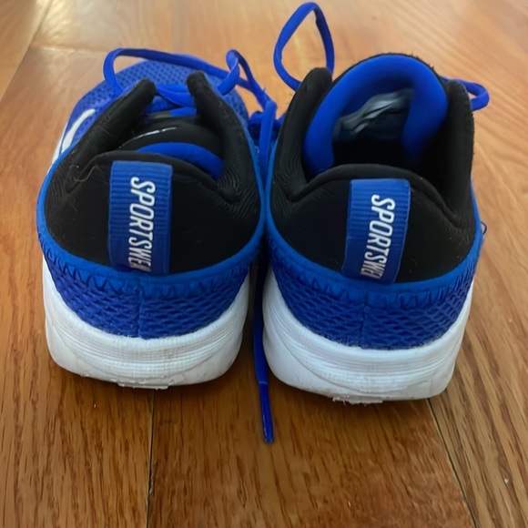 💚 Boys 11C  Nike Sneakers - Picture 3 of 4